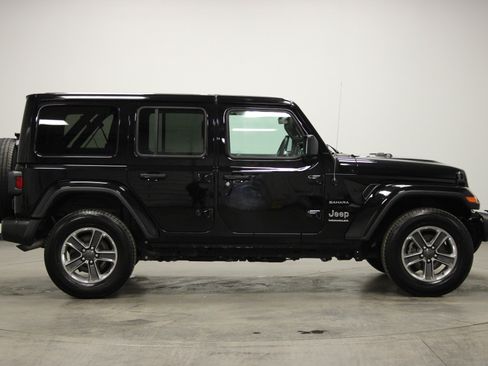 Used 2023 Jeep Wrangler Sahara image 9