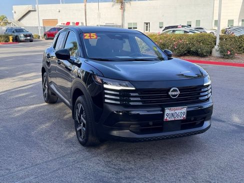 Certified 2025 Nissan Kicks SV FWD image 2