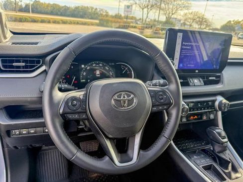 Used 2023 Toyota RAV4 XLE Premium image 9