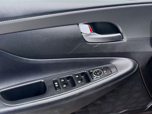 Used 2019 Hyundai Santa Fe SE FWD image 16