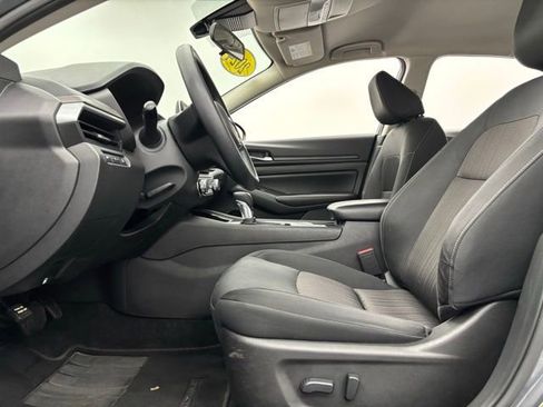 Used 2024 Nissan Altima 2.5 SV FWD image 16