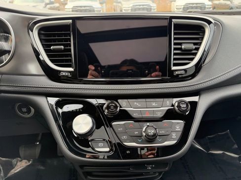 New 2026 Chrysler Pacifica Select AWD/4WD image 26