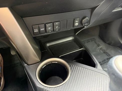 Used 2015 Toyota RAV4 Limited AWD/4WD image 22