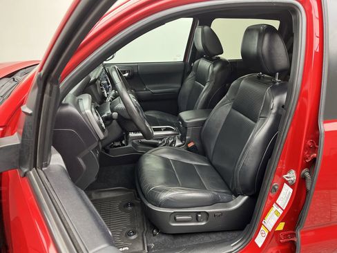 Used 2020 Toyota Tacoma TRD Sport w/ TRD Premium Sport Package image 10