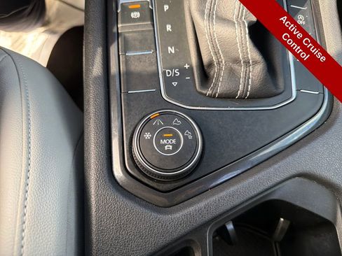Used 2021 Volkswagen Tiguan SE image 33