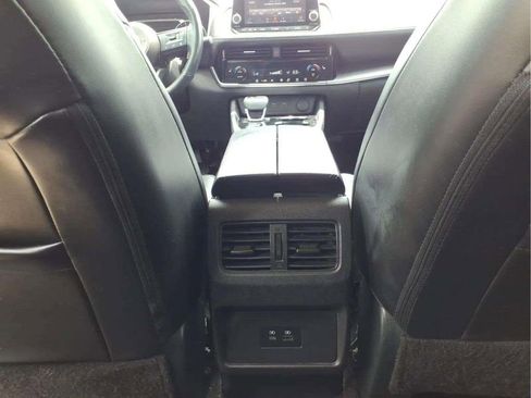 Used 2022 Nissan Rogue SV w/ SV Premium Package FWD image 17