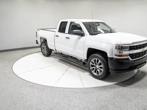 Used 2018 Chevrolet Silverado 1500 W/T w/ Trailering Package AWD/4WD image 25