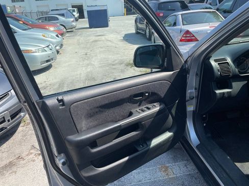 Used 2005 Honda CR-V LX image 8