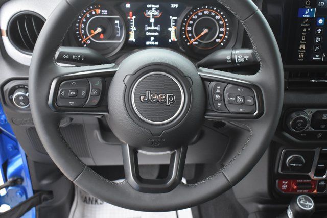 Used 2025 Jeep Gladiator Sport AWD/4WD image 18