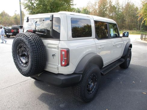 New 2025 Ford Bronco Outer Banks w/ Sasquatch Package image 3