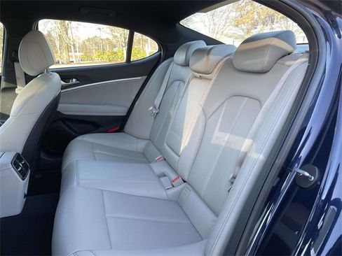 Used 2023 Genesis G70 2.0T image 15