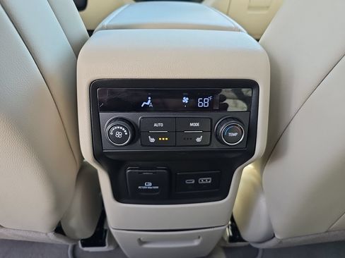 Used 2023 GMC Acadia Denali w/ Denali Ultimate Package AWD/4WD image 29
