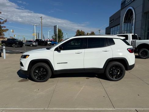 New 2025 Jeep Compass Latitude w/ Sun & Sound Group image 11