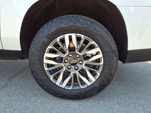 Used 2025 Chevrolet Suburban Z71 AWD/4WD image 9