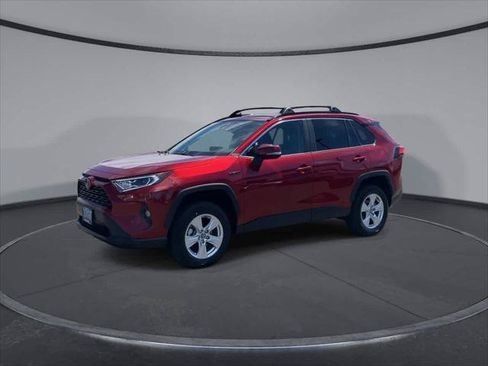 Certified 2020 Toyota RAV4 XLE w/ XLE Grade Weather Package AWD/4WD image 4