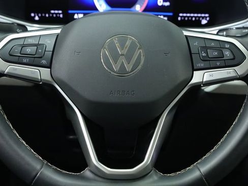 New 2025 Volkswagen Taos SE FWD image 14