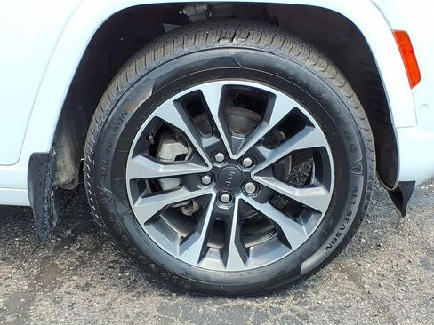 Used 2022 Jeep Grand Cherokee Overland w/ MOPAR Finishing Package AWD/4WD image 9