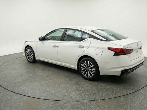 Used 2025 Nissan Altima 2.5 SV image 6