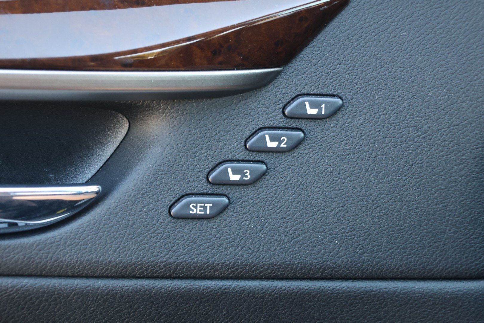 Used 2016 Lexus ES 350 w/ Premium Package w/Wood Trim FWD image 13