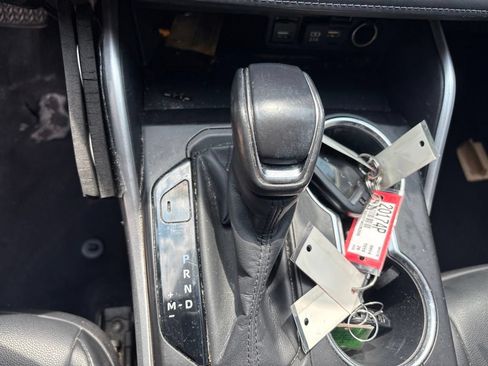 Used 2020 Toyota Highlander XLE FWD image 18