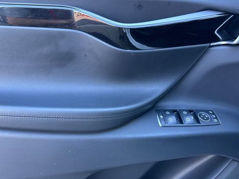 Used 2018 Tesla Model X 75D image 12