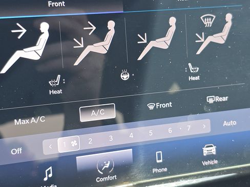 Used 2024 Chrysler Pacifica Touring FWD image 10