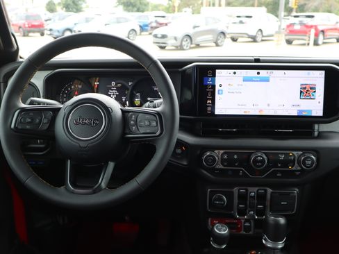 Used 2024 Jeep Wrangler Unlimited AWD/4WD image 13