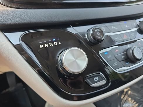 Used 2023 Chrysler Pacifica Touring-L FWD image 31