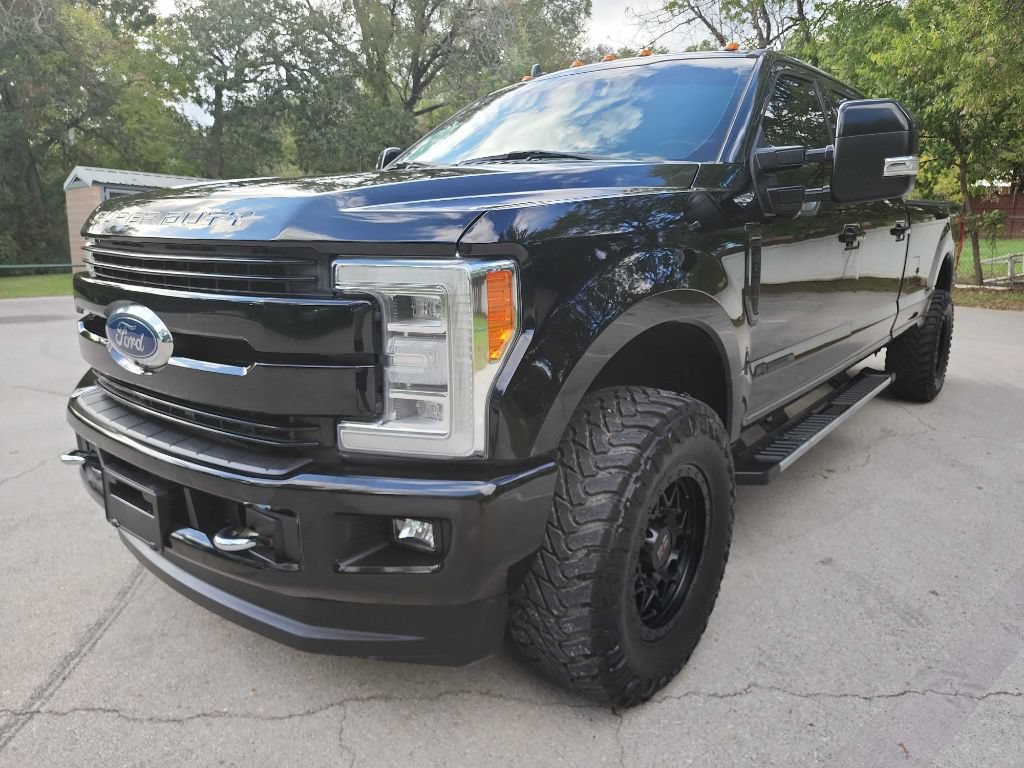 Used 2019 Ford F350 Lariat w/ Lariat Ultimate Package AWD/4WD image 3