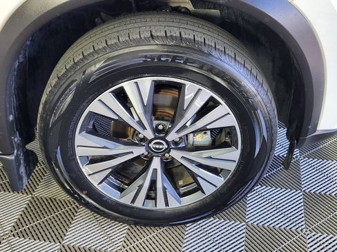 Used 2023 Nissan Rogue SV FWD image 9
