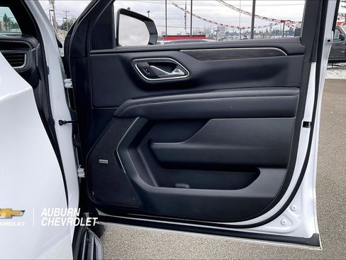 Used 2024 Chevrolet Suburban LT image 23