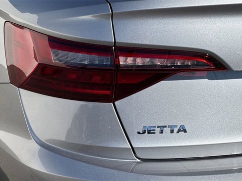 Used 2020 Volkswagen Jetta SE image 32