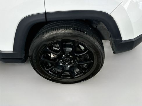 Used 2026 Jeep Compass Latitude AWD/4WD image 11