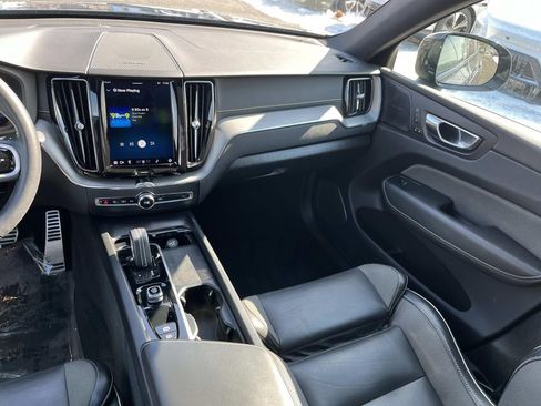 Used 2022 Volvo XC60 B5 R-Design w/ Climate Package image 15