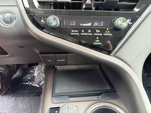 Used 2022 Toyota Camry SE w/ Convenience Package FWD image 28
