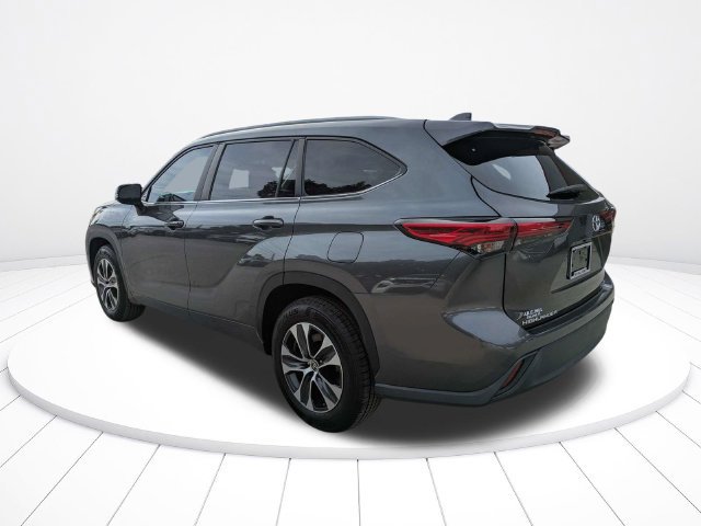 Used 2023 Toyota Highlander XLE FWD image 6