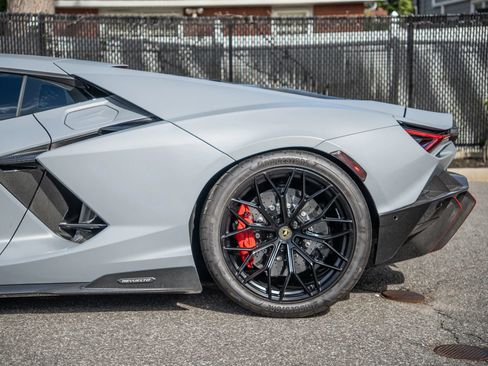 Used 2024 Lamborghini Revuelto AWD/4WD image 15