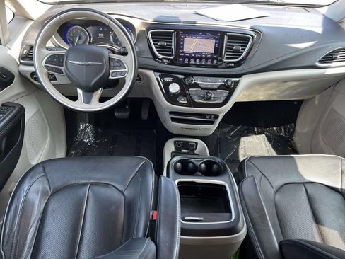 Used 2019 Chrysler Pacifica Limited FWD image 15