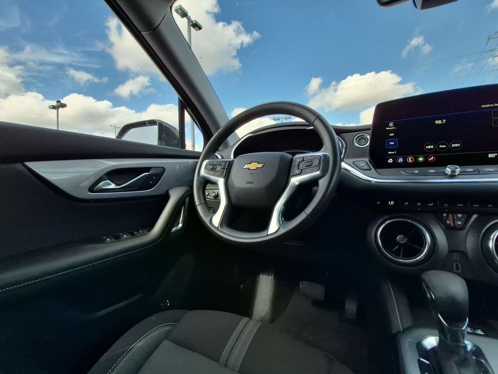 Certified 2023 Chevrolet Blazer LT w/ Convenience Package FWD image 8