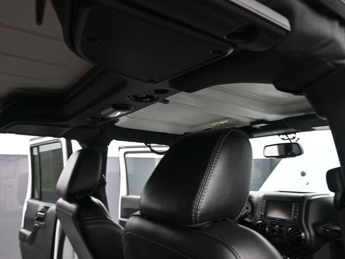 Used 2017 Jeep Wrangler Unlimited Sahara image 15