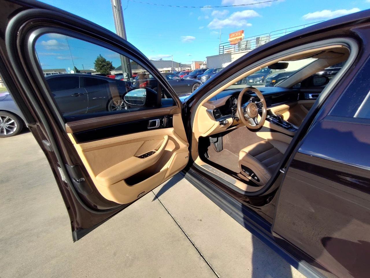 Used 2018 Porsche Panamera RWD image 15