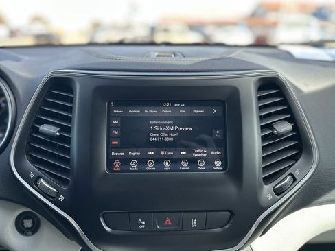 Used 2021 Jeep Cherokee Latitude Plus image 20