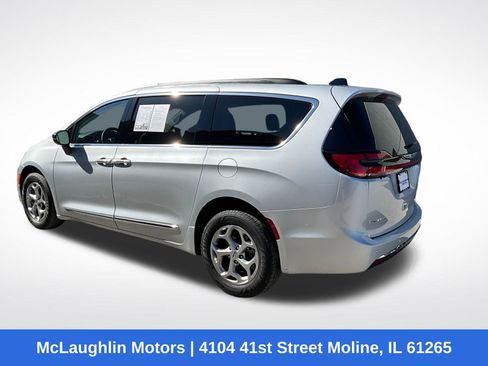 Used 2023 Chrysler Pacifica Limited AWD/4WD image 14