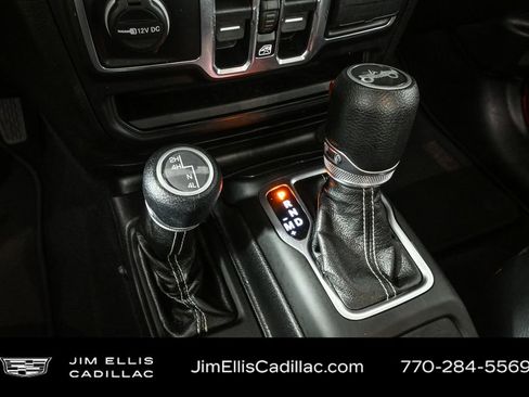 Used 2020 Jeep Wrangler Unlimited Sahara image 16