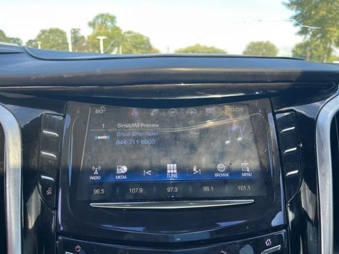 Used 2020 Cadillac Escalade Platinum AWD/4WD image 27
