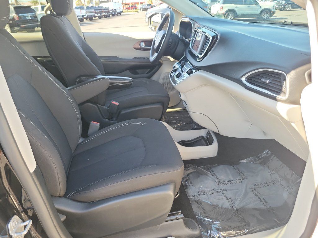 Used 2024 Chrysler Voyager LX FWD image 20