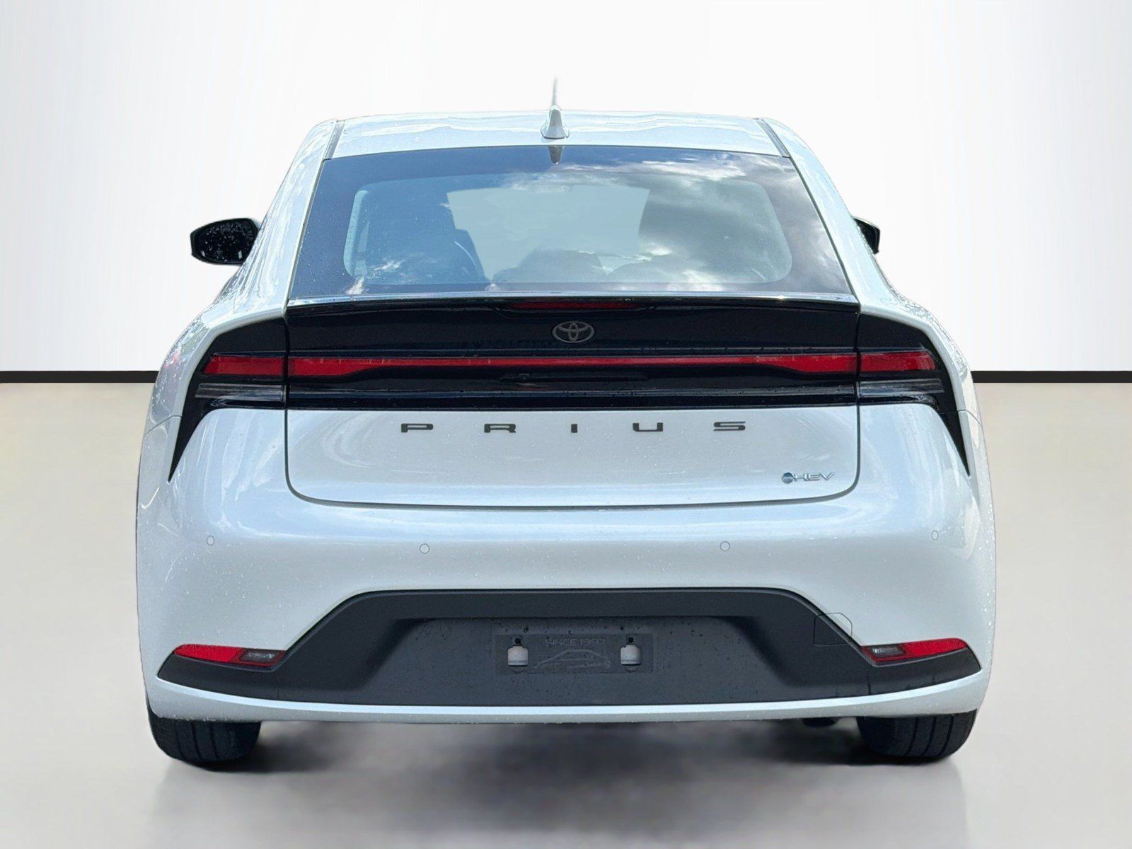 Used 2025 Toyota Prius LE FWD image 6