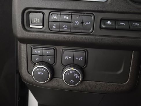 Certified 2021 Chevrolet Tahoe Premier AWD/4WD image 17