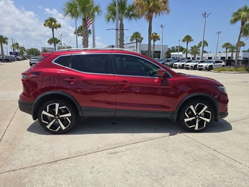 Used 2022 Nissan Rogue Sport SL w/ Premium Package AWD/4WD image 2
