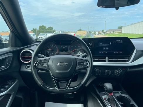 Used 2025 Chevrolet Trax RS w/ Driver Confidence Package FWD image 18